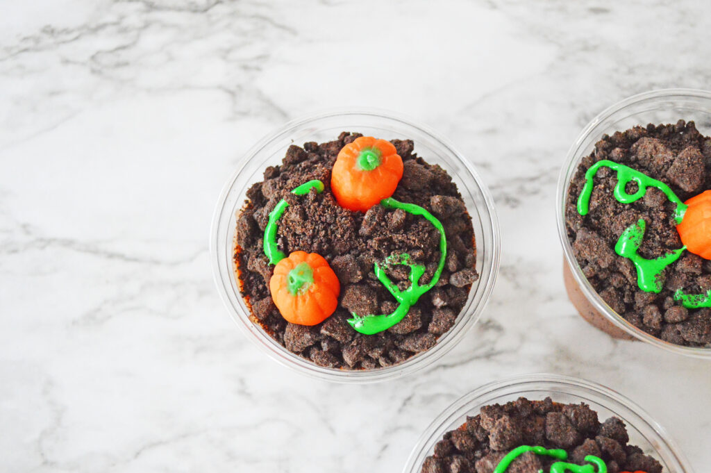 pumpkin patch pudding cups decorated with mallowcreme pumpkins and green frosting