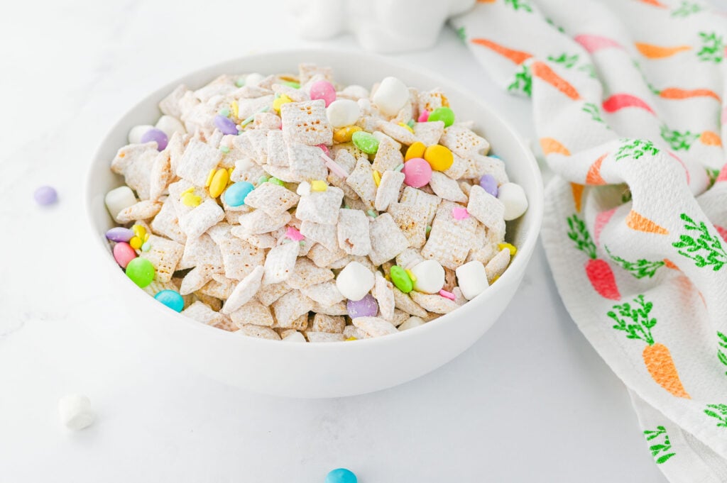 Easter Bunny Chow | Muddy Buddies