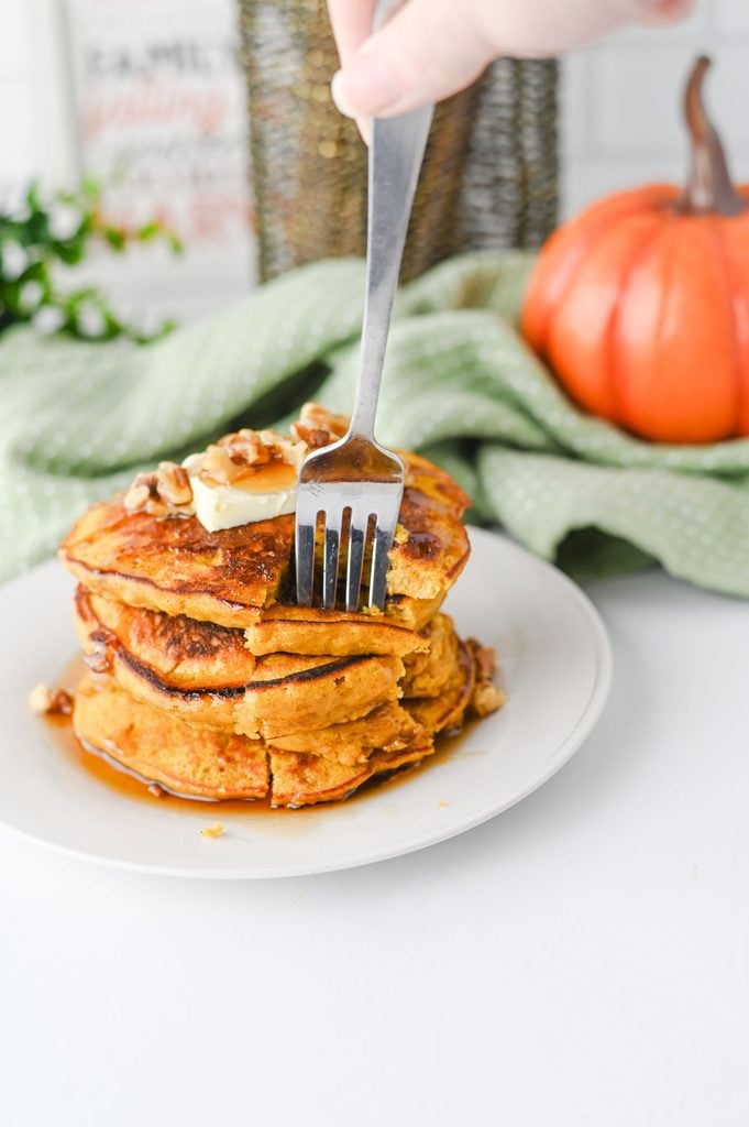 fluffy pumpkin pancakes